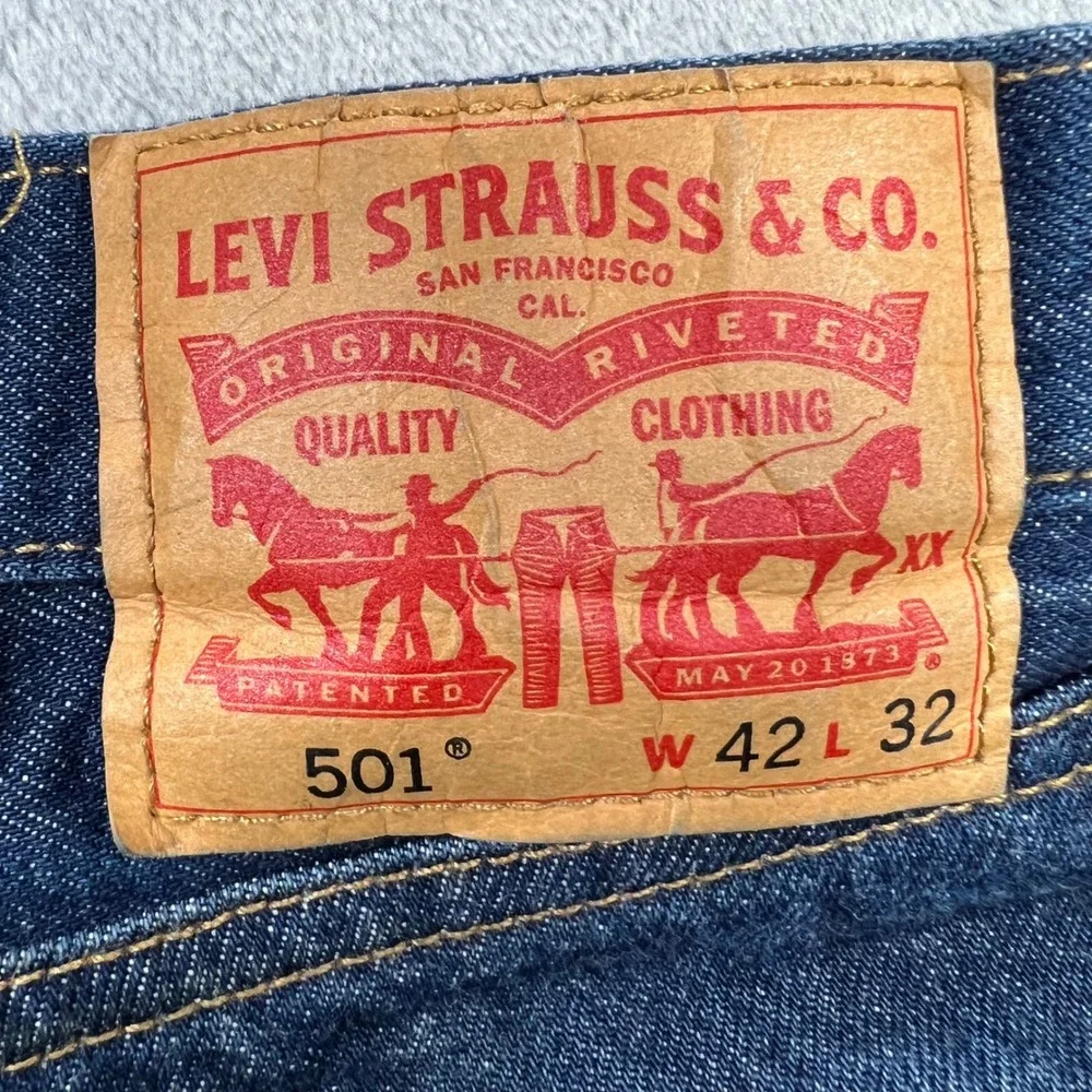 LEVI'S 501 Original Fit Jeans Mens 42x32 Dark Indigo Blue Button Fly Classic